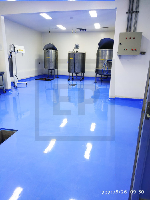 Piso industrial en área alimenticia con curva sanitaria